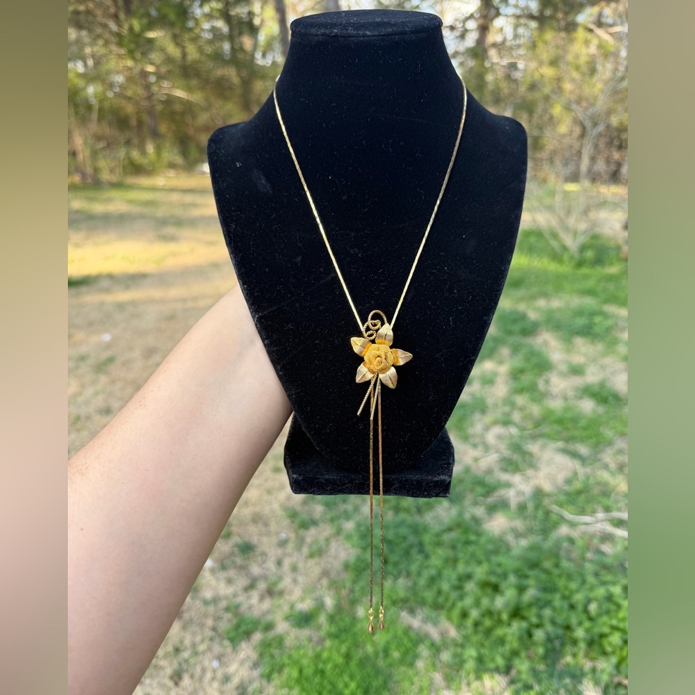 Vintage Gold Tone 80’s Slide Rose Pendent Adjustable Necklace